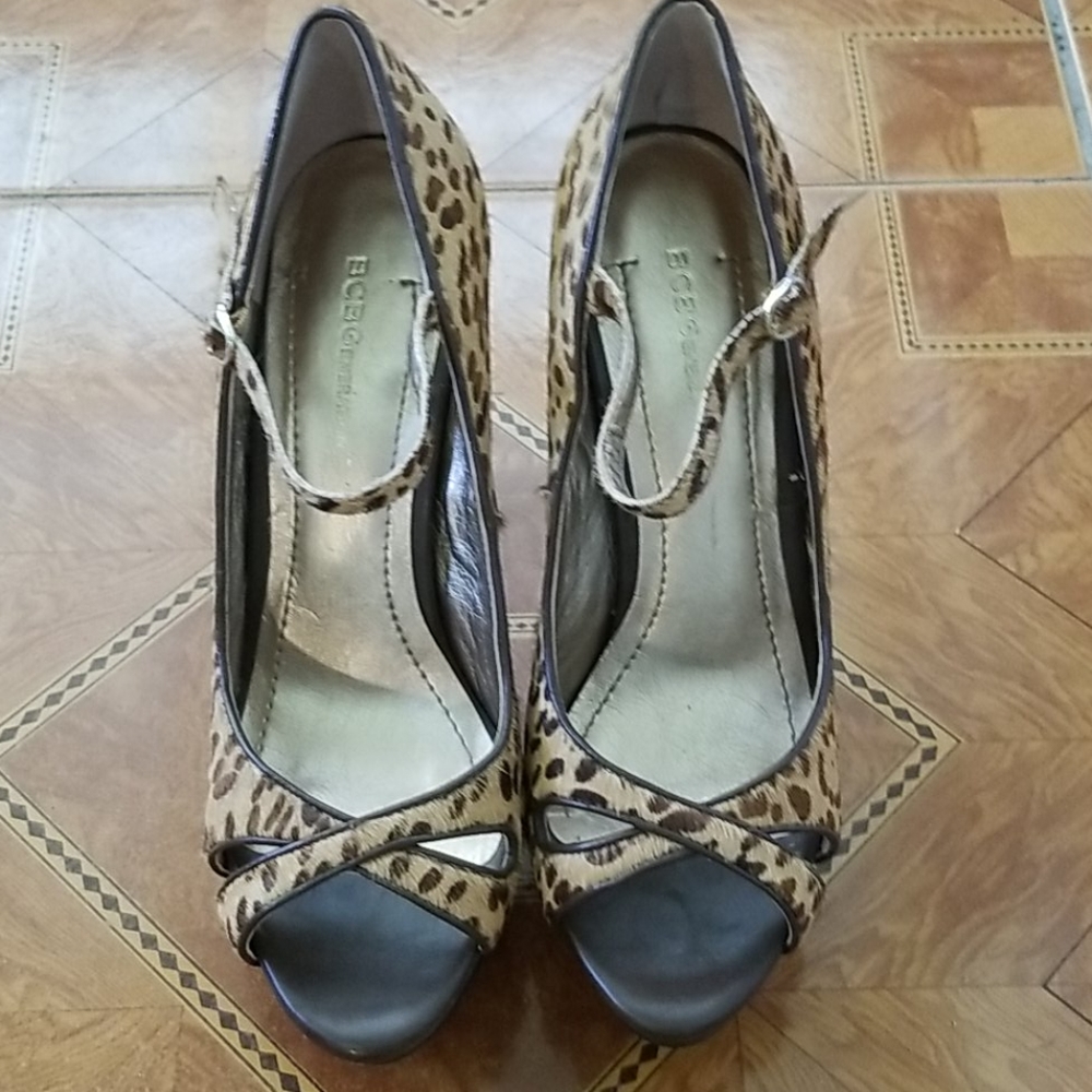 BCBG Cheetah Platform Shoes 7.CLOSEOUT A